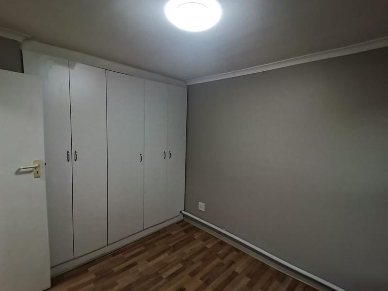 To Let 1 Bedroom Property for Rent in Uitzicht Western Cape
